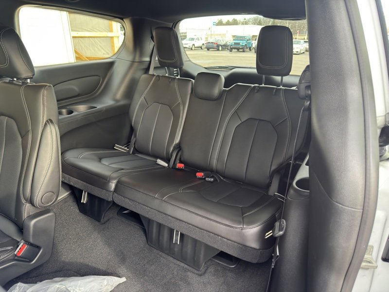 New 2026 Chrysler Pacifica Select image 35