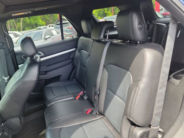 Used 2017 Ford Explorer XLT w/ Equipment Group 202A AWD/4WD image 12