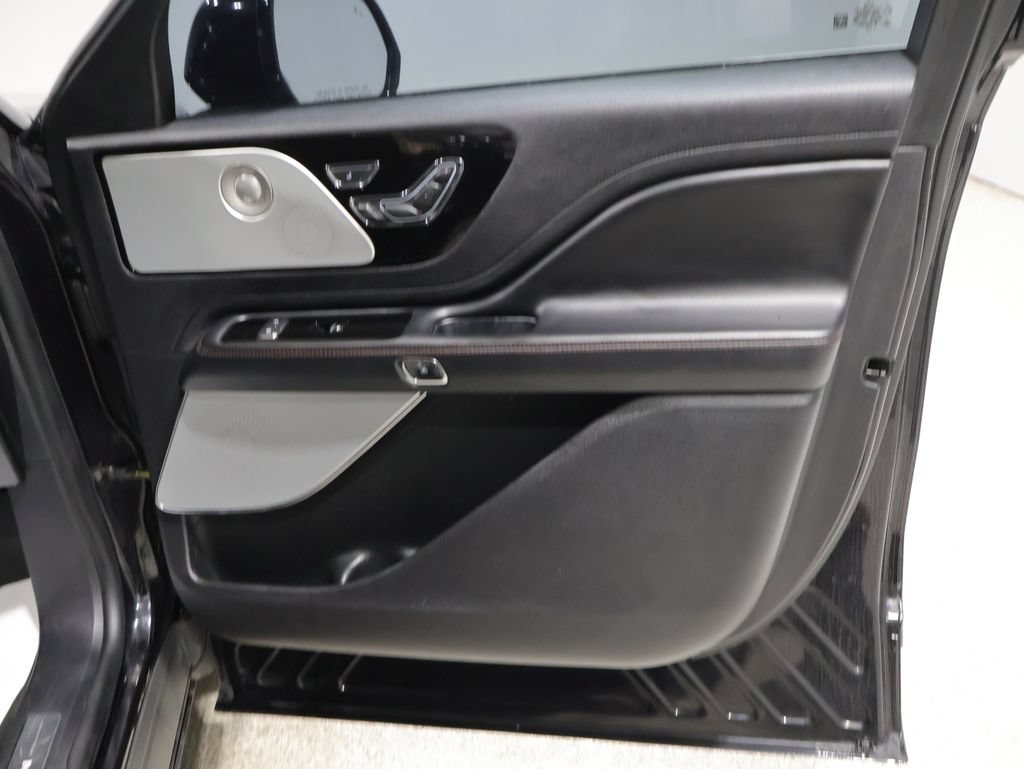 Used 2020 Lincoln Aviator Reserve w/ Equipment Group 202A AWD/4WD image 24