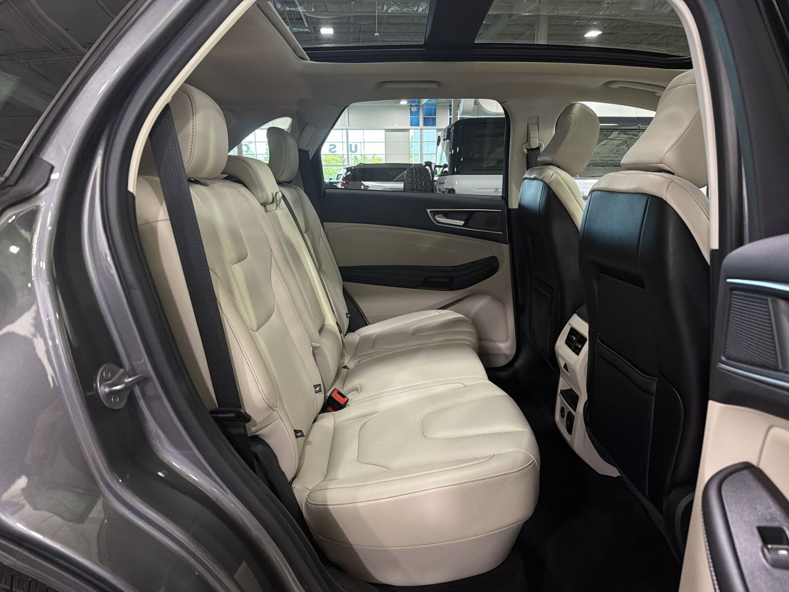 Used 2022 Ford Edge Titanium w/ Equipment Group 301A AWD/4WD image 30