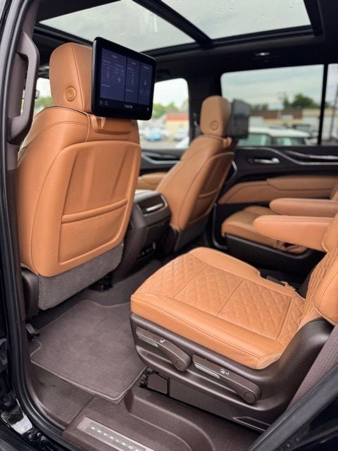 Used 2021 Cadillac Escalade Sport w/ LPO, Illumination Package AWD/4WD image 22