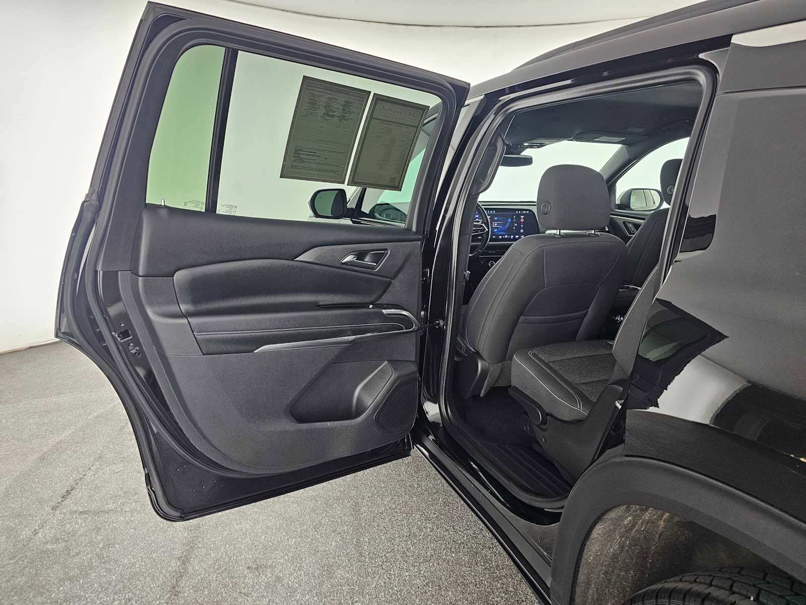 Used 2024 Chevrolet Traverse LT image 17