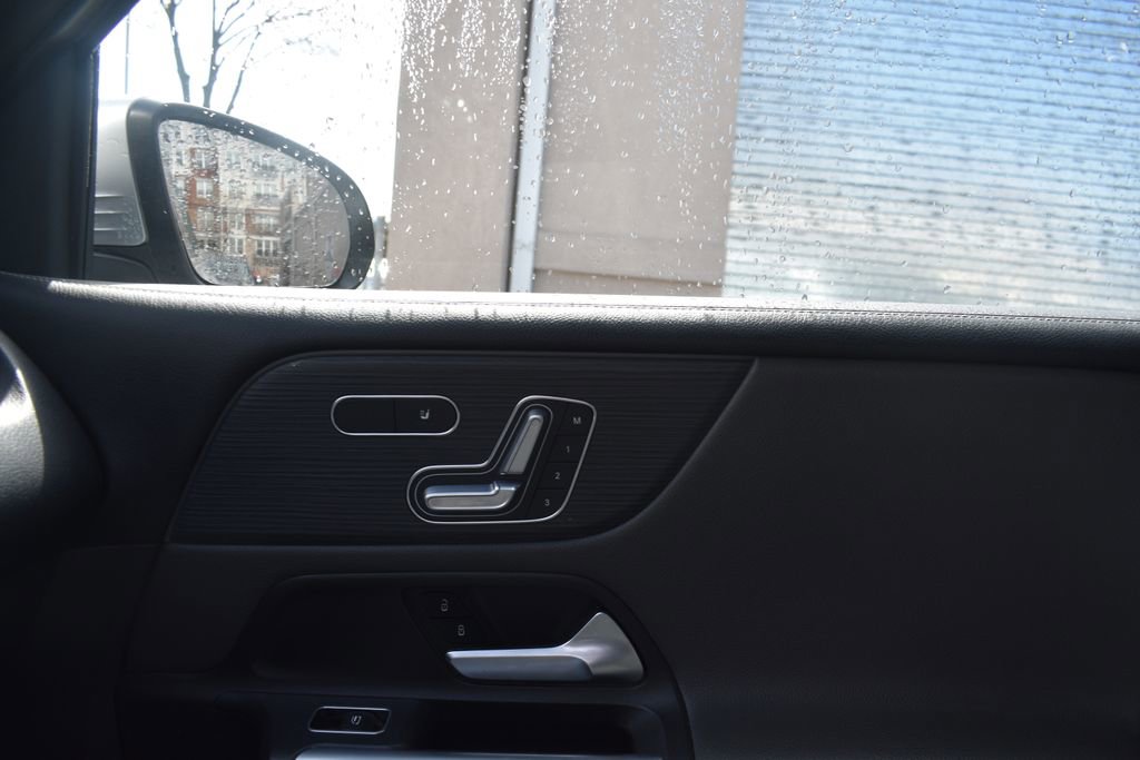 Used 2022 Mercedes-Benz GLB 35 AMG 4MATIC image 20