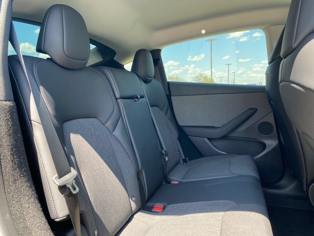 Used 2026 Tesla Model Y 2WD image 31