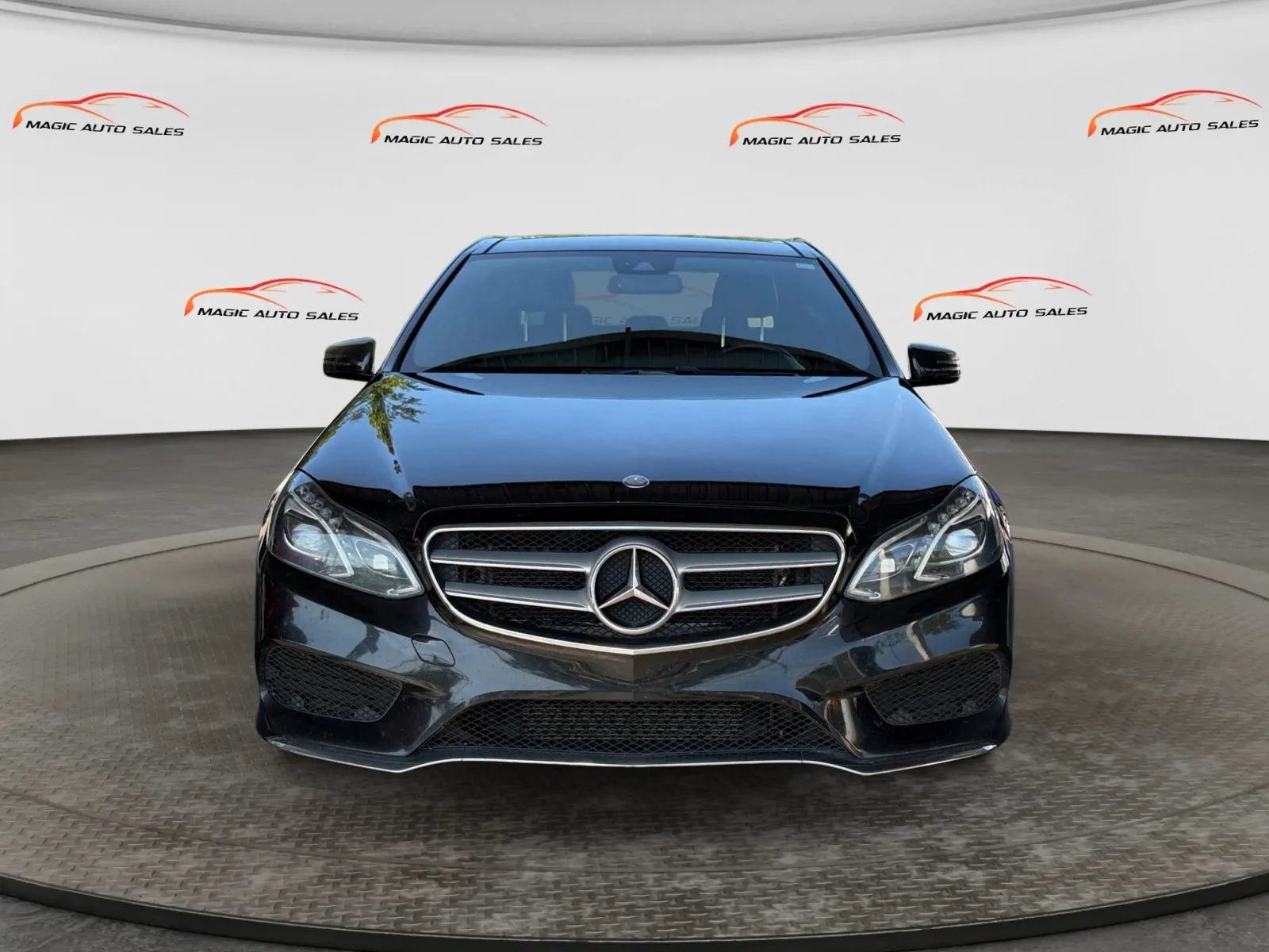 Used 2014 Mercedes-Benz E 550 4MATIC Sedan image 3