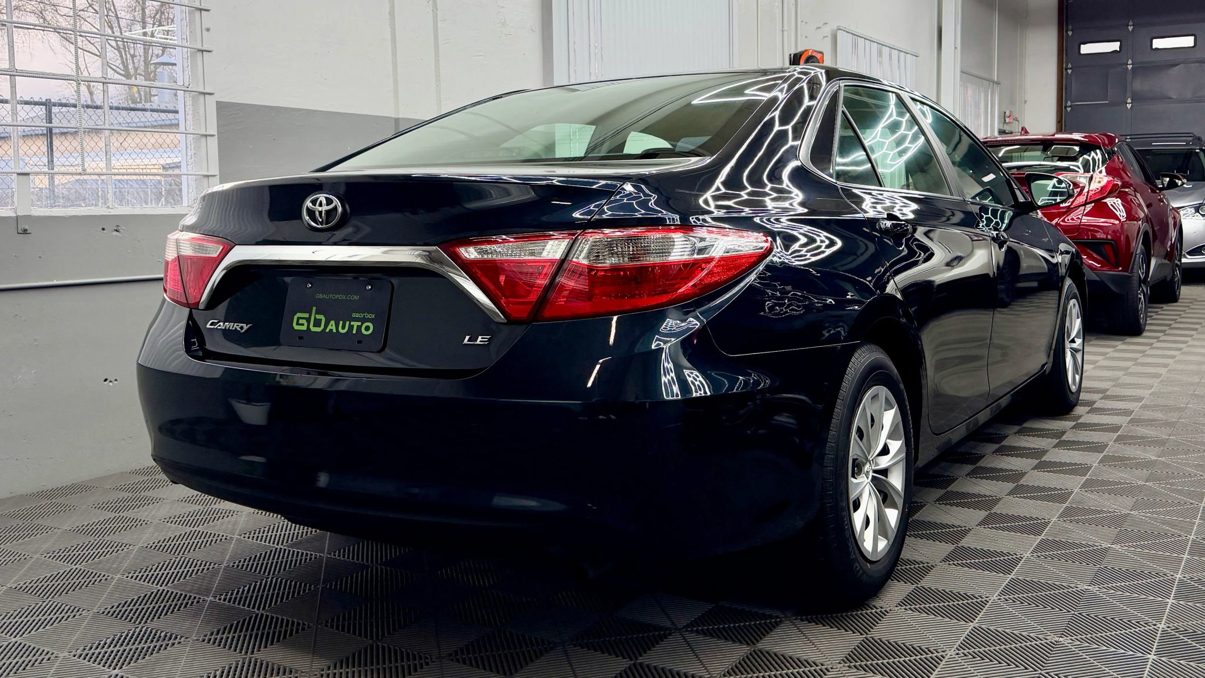 Used 2017 Toyota Camry LE image 4