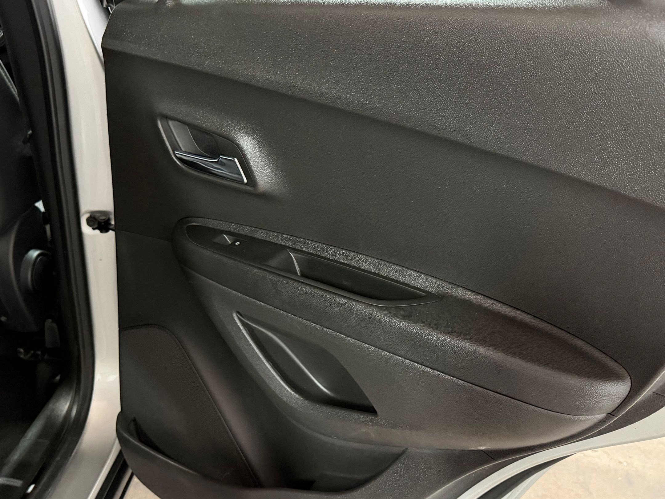 Used 2018 Chevrolet Trax Premier FWD image 33