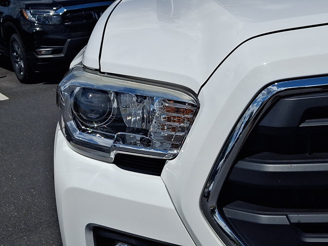 Used 2017 Toyota Tacoma SR5 AWD/4WD image 9