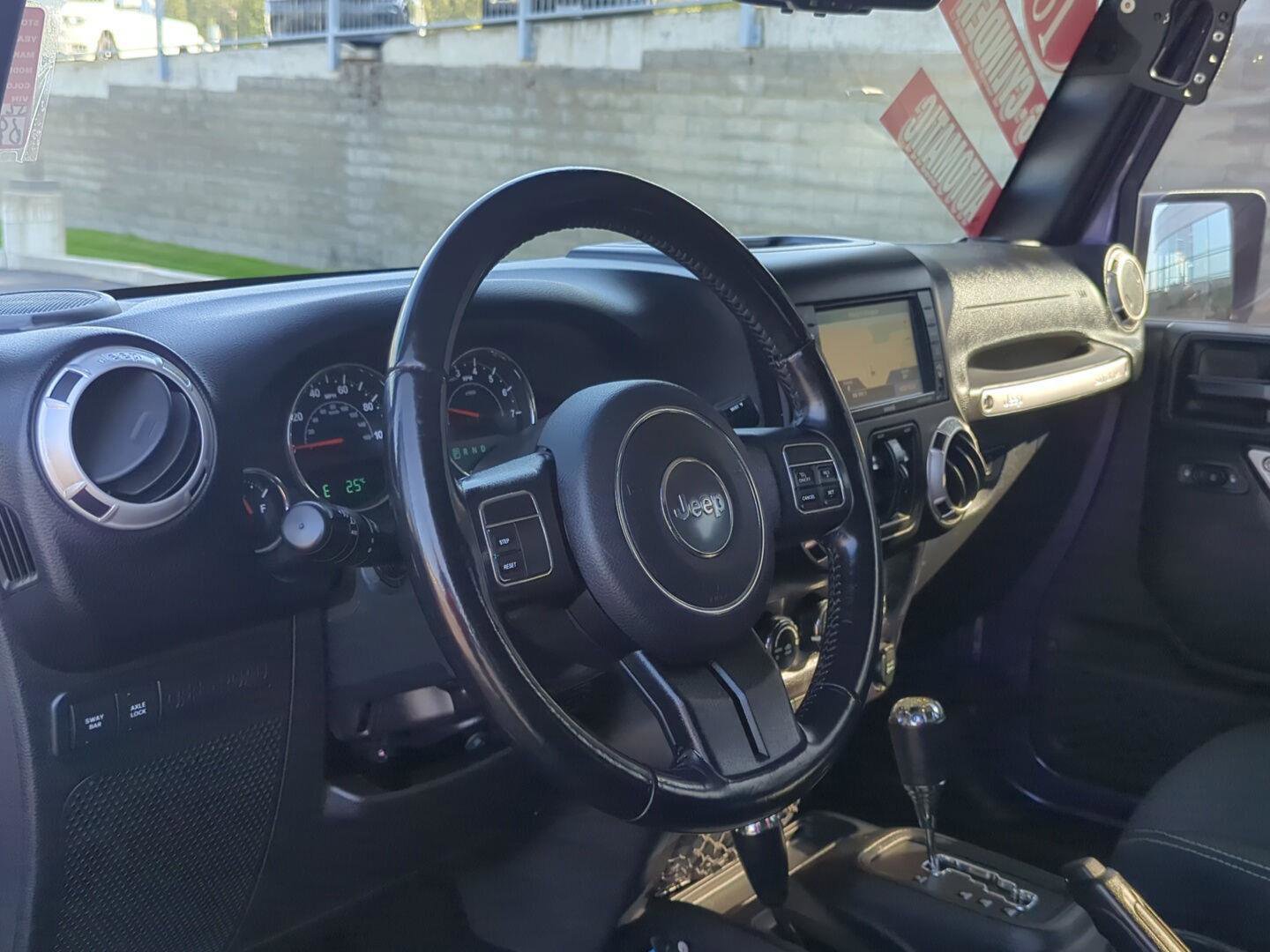 Used 2018 Jeep Wrangler Unlimited Rubicon w/ Cold Weather Group image 11