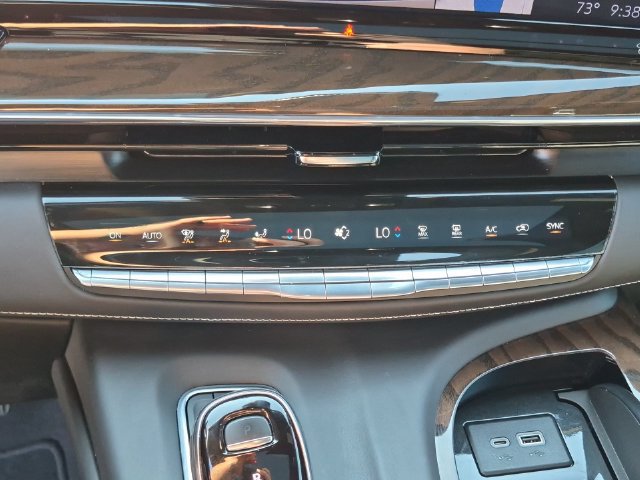 Used 2024 Cadillac Escalade Sport Platinum w/ LPO, ONYX Package AWD/4WD image 27