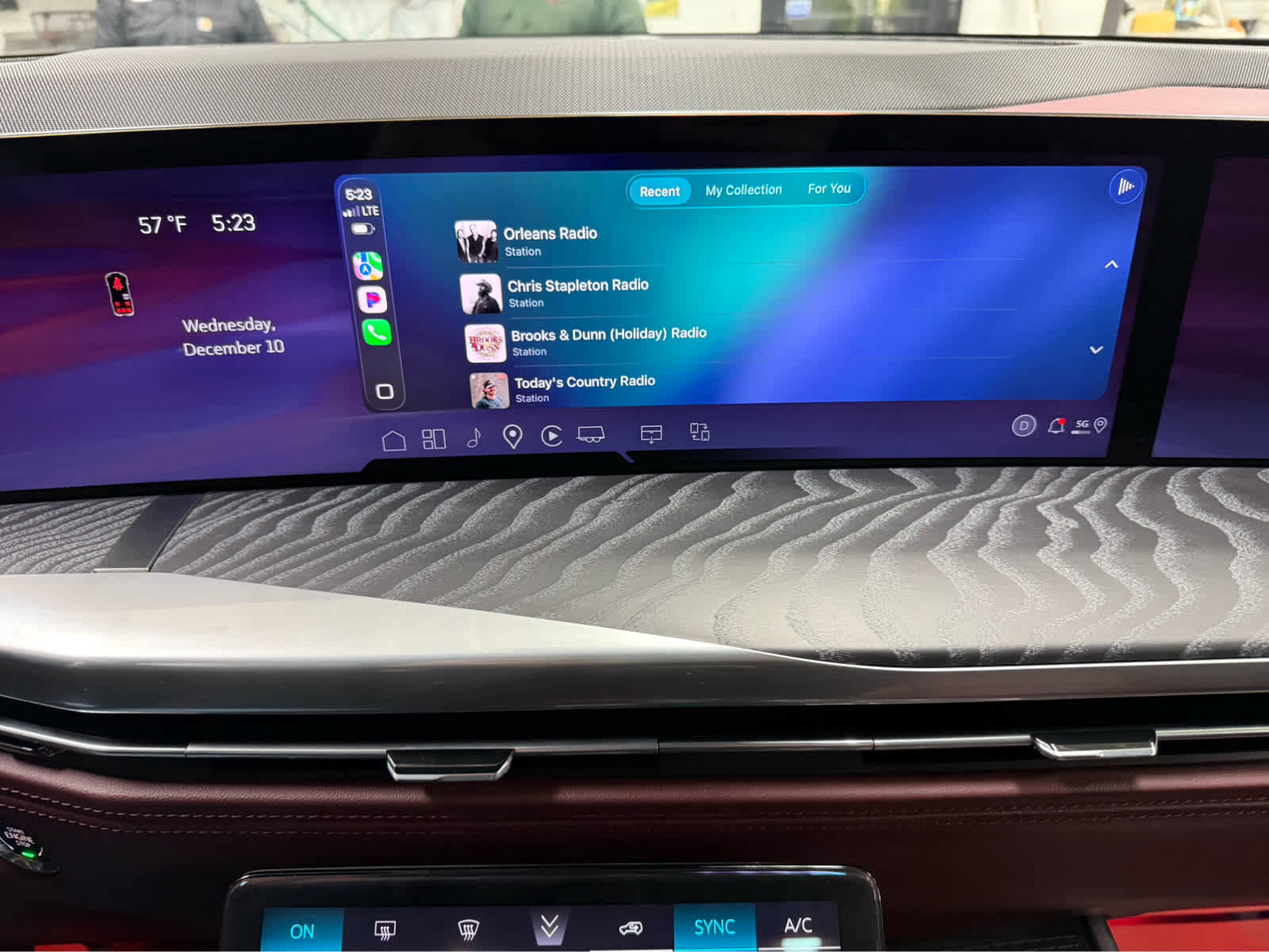 Used 2026 Cadillac Escalade Luxury w/ LPO, Floor Liner Package image 16