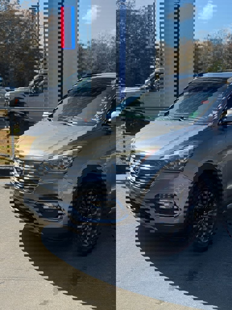 Used 2017 Hyundai Santa Fe Sport image 2