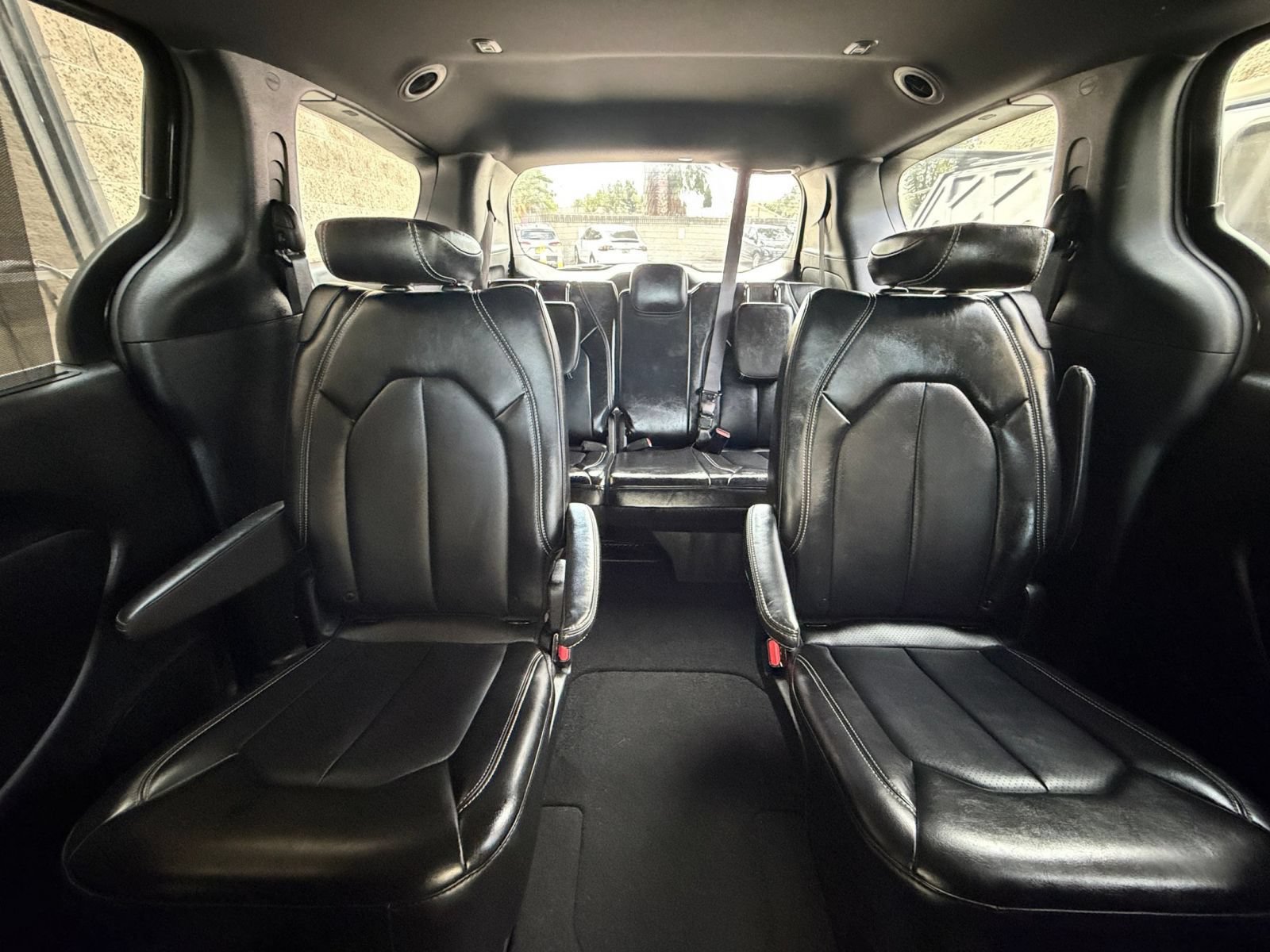 Used 2025 Chrysler Pacifica Select FWD image 36
