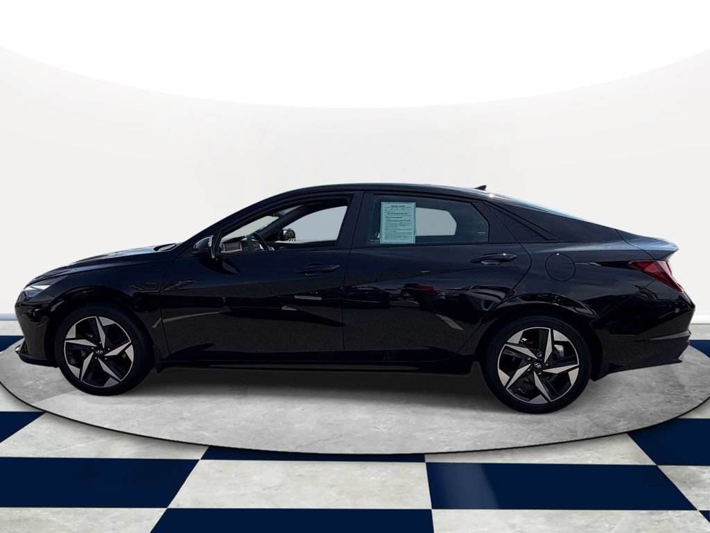 Certified 2023 Hyundai Elantra SEL w/ Convenience Package FWD image 3