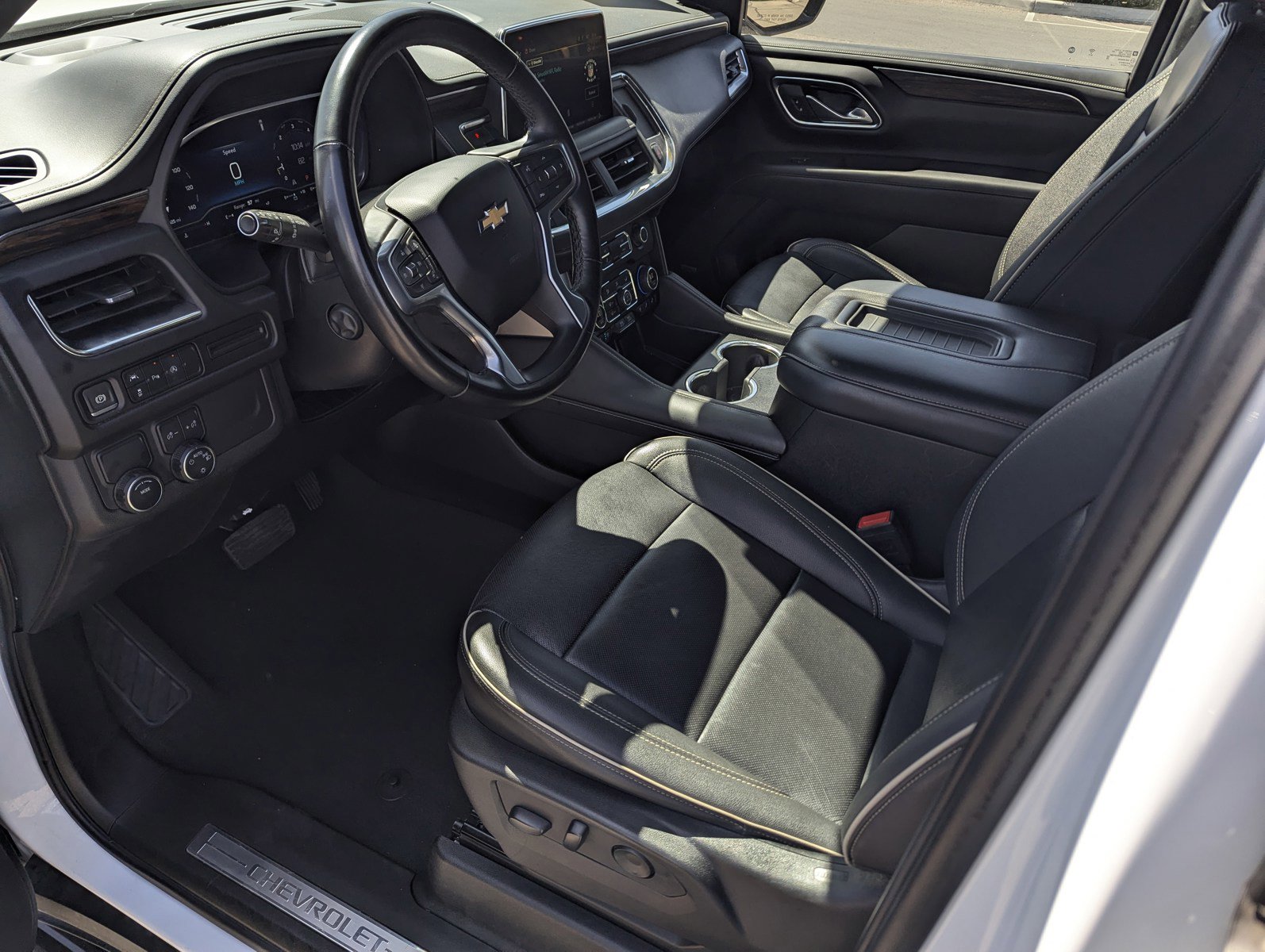 Used 2024 Chevrolet Suburban Premier RWD image 10