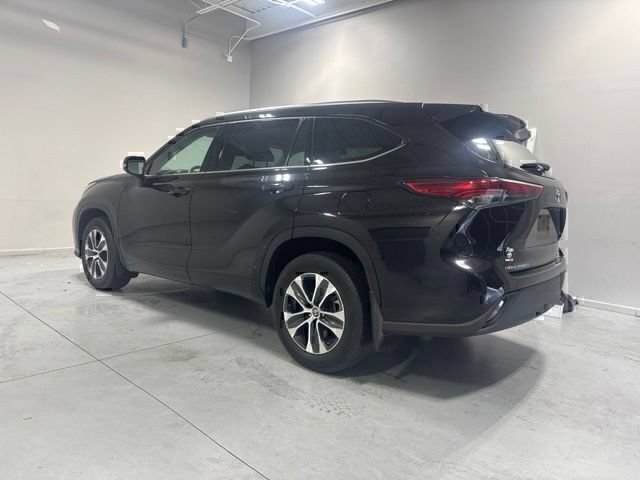 Used 2021 Toyota Highlander XLE AWD/4WD image 8