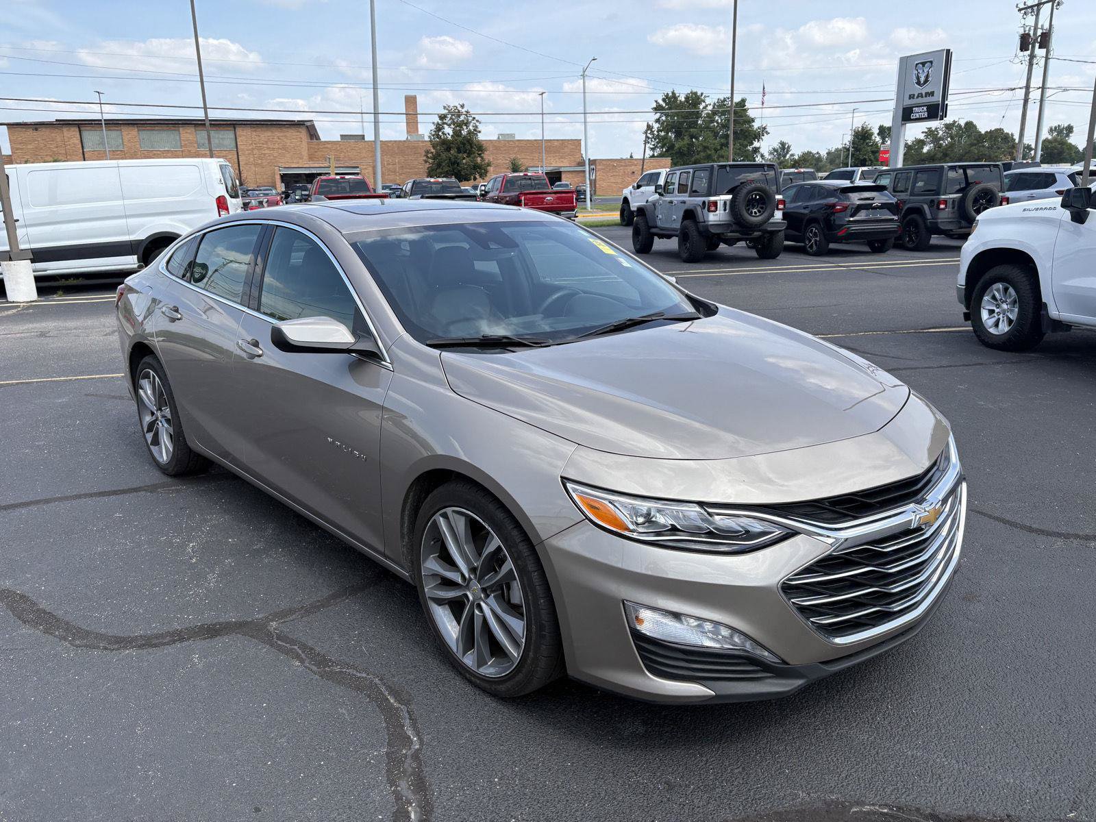 Used 2024 Chevrolet Malibu LT FWD image 2