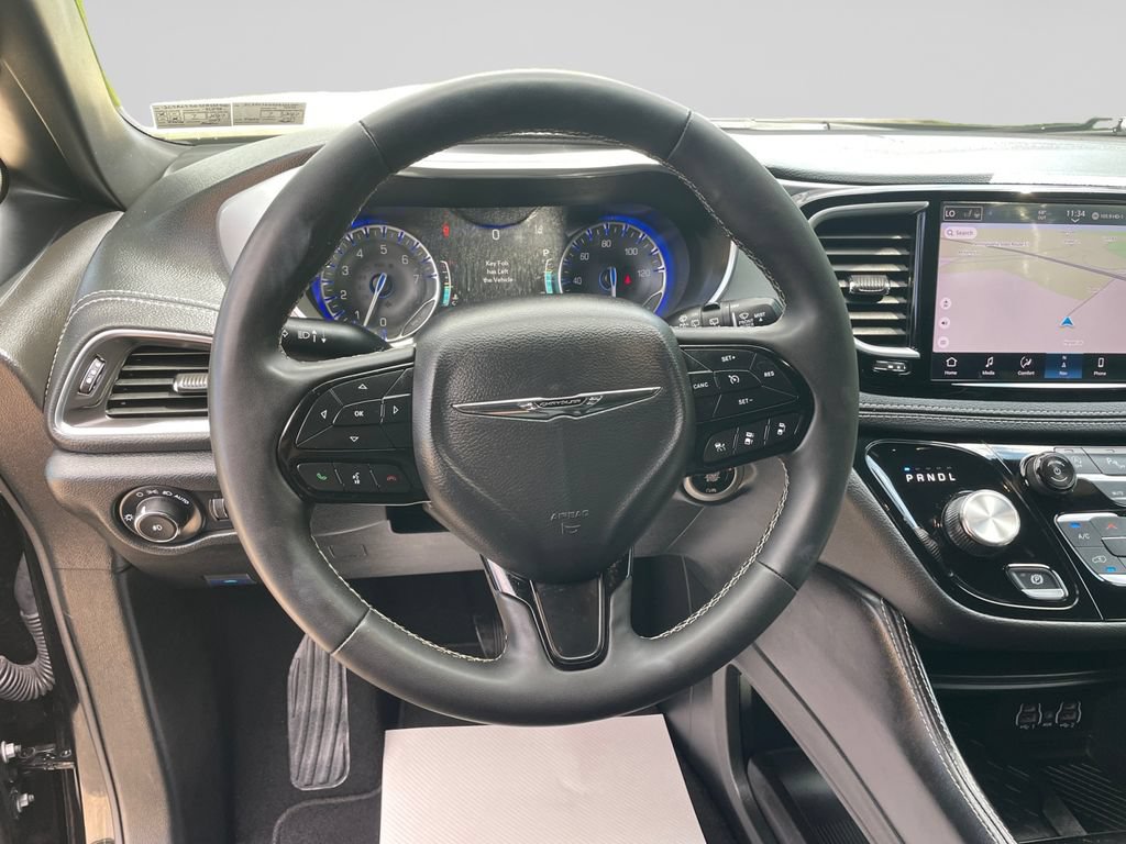 Used 2025 Chrysler Pacifica Limited FWD image 25