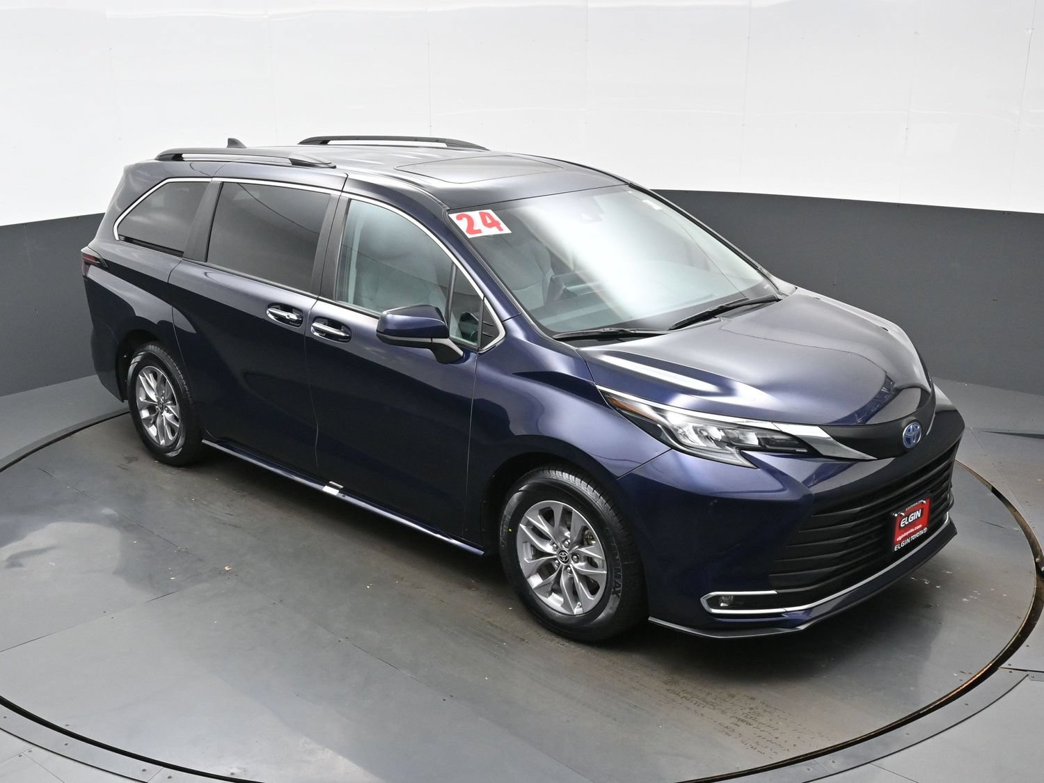 Used 2024 Toyota Sienna XLE FWD image 36