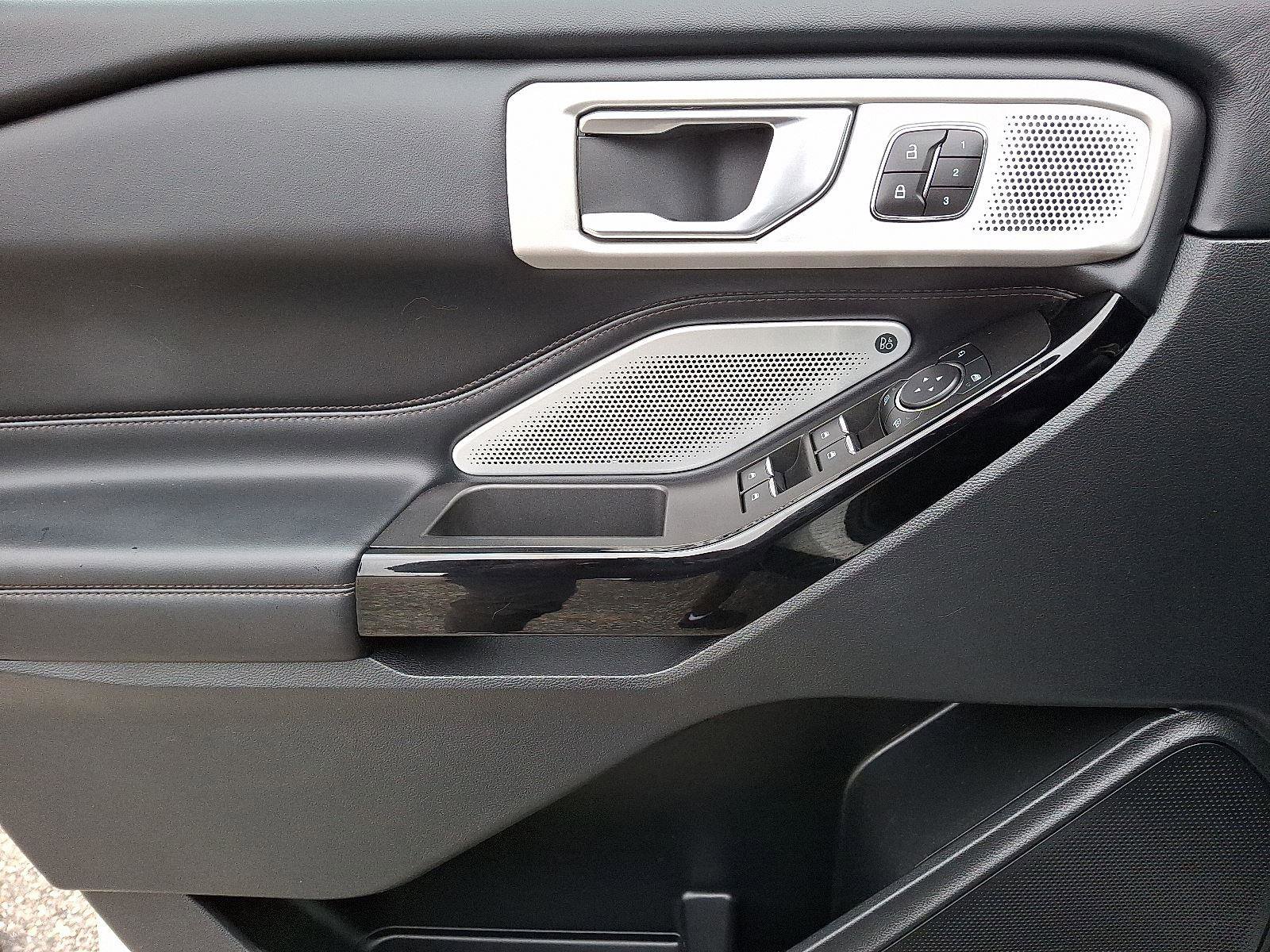 Used 2023 Ford Explorer Platinum w/ Technology Package image 12