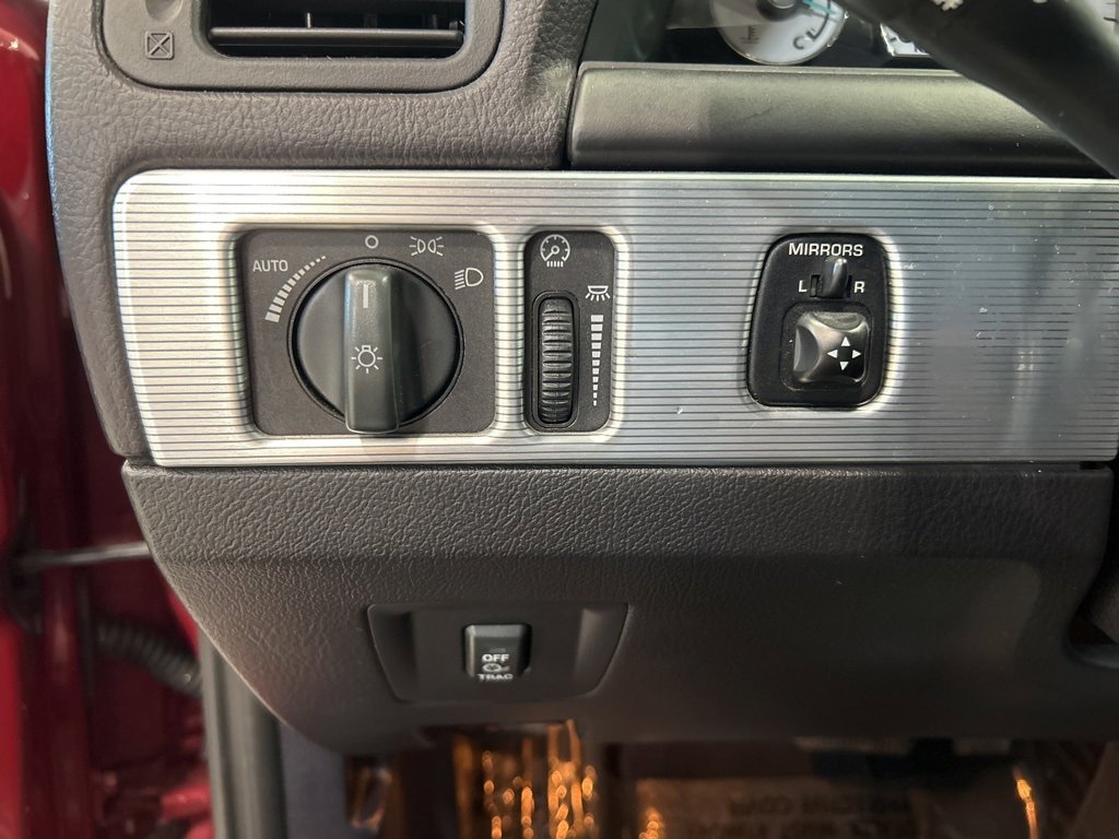 Used 2004 Ford Thunderbird image 20