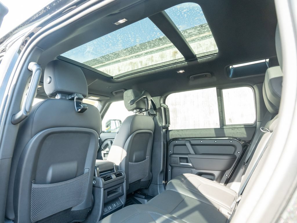New 2026 Land Rover Defender 110 X-Dynamic SE AWD/4WD image 22