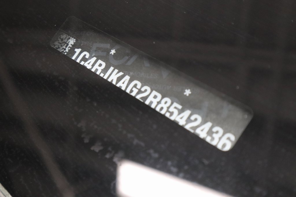 Used 2024 Jeep Grand Cherokee L Laredo image 32