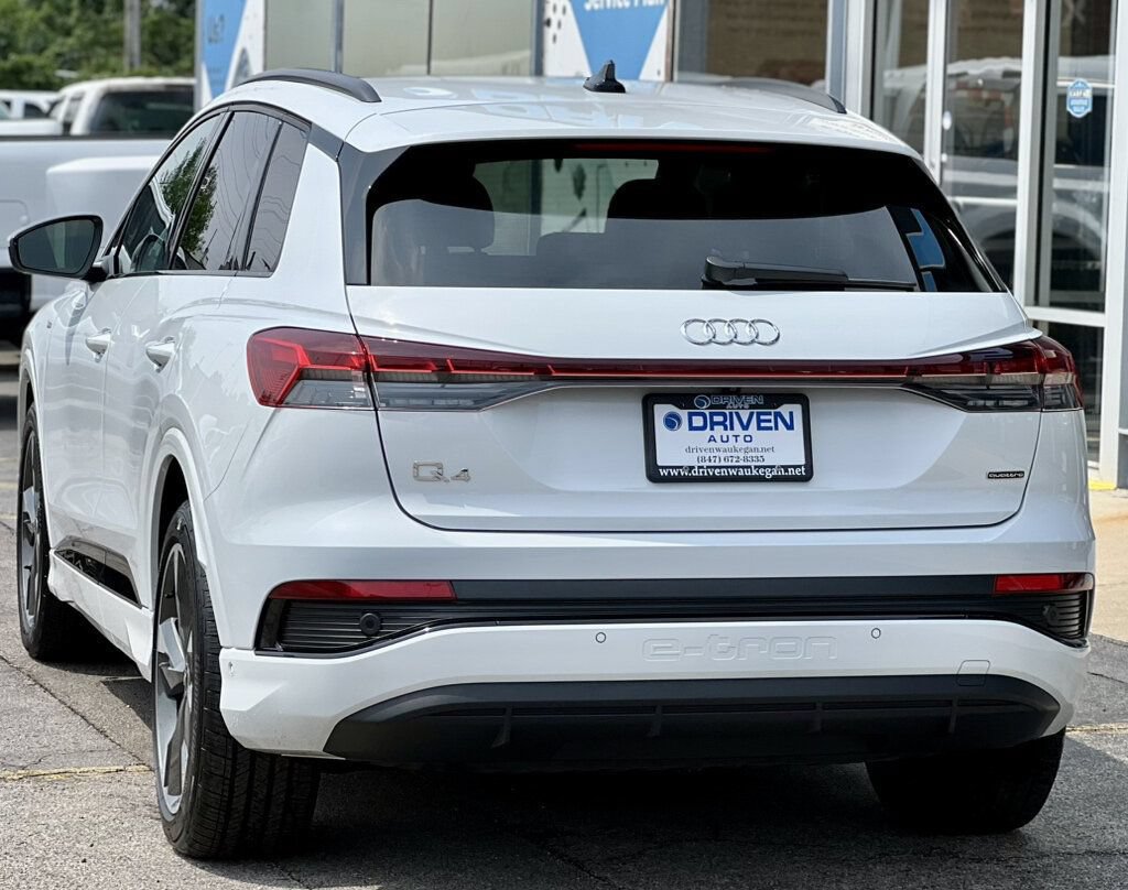 Used 2024 Audi Q4 e-tron Premium Plus w/ Premium Plus AWD/4WD image 3