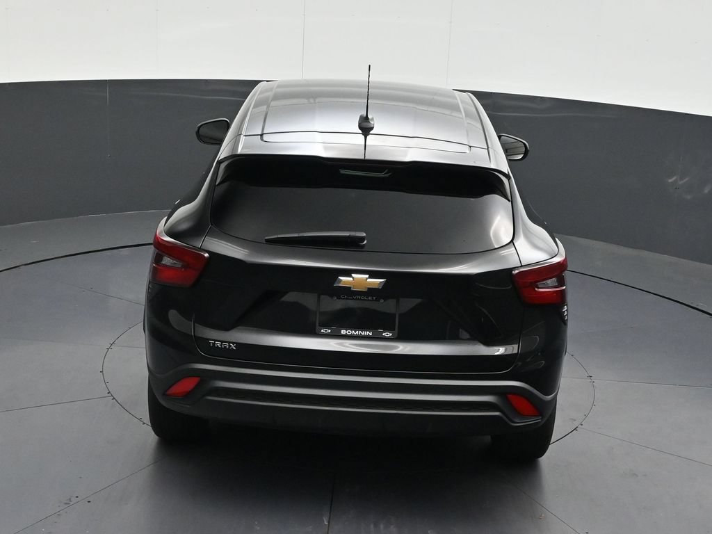 Used 2024 Chevrolet Trax LS FWD image 21