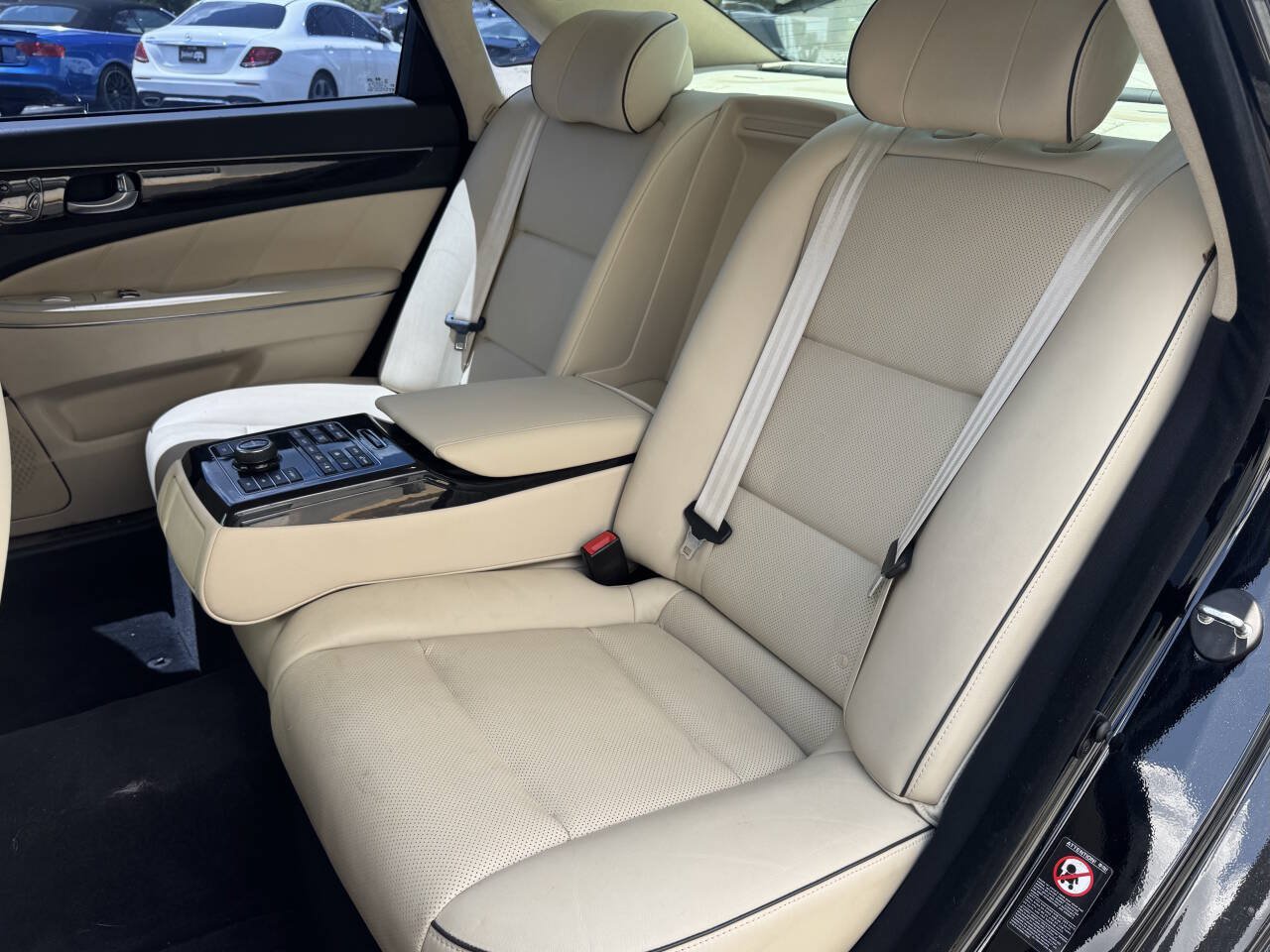 Used 2016 Hyundai Equus Signature RWD image 8