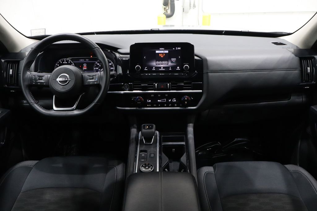 Used 2024 Nissan Pathfinder SV image 30