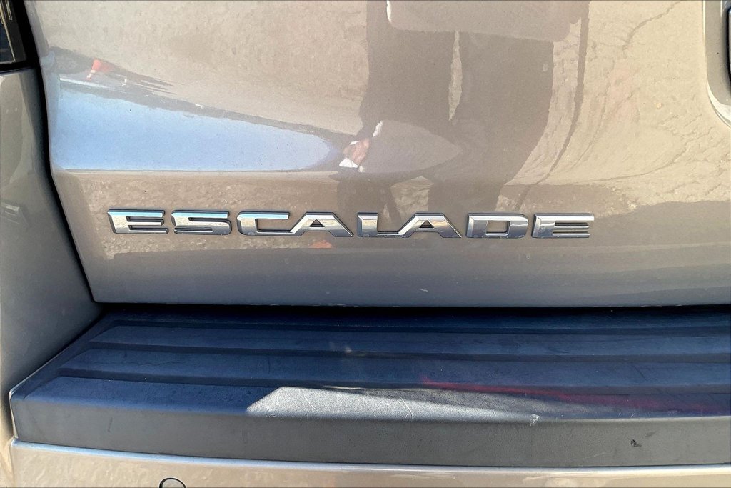 Used 2019 Cadillac Escalade ESV Premium Luxury RWD image 24