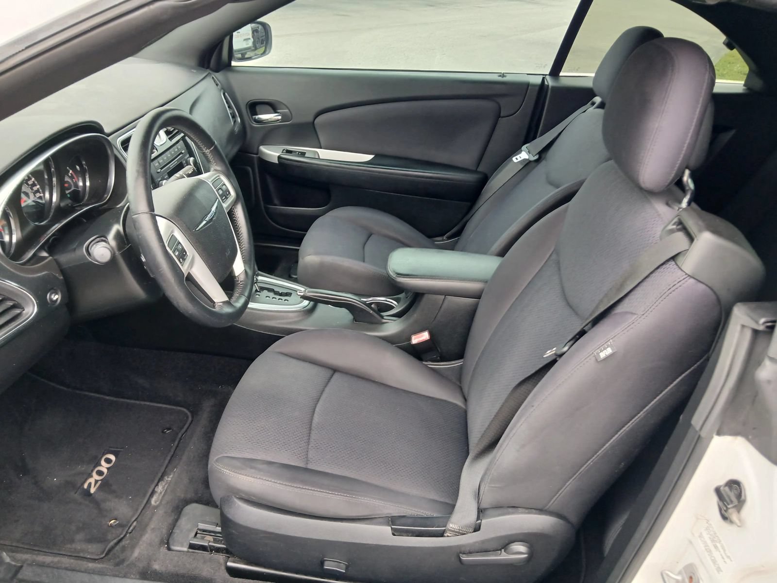 Used 2013 Chrysler 200 Touring FWD image 11