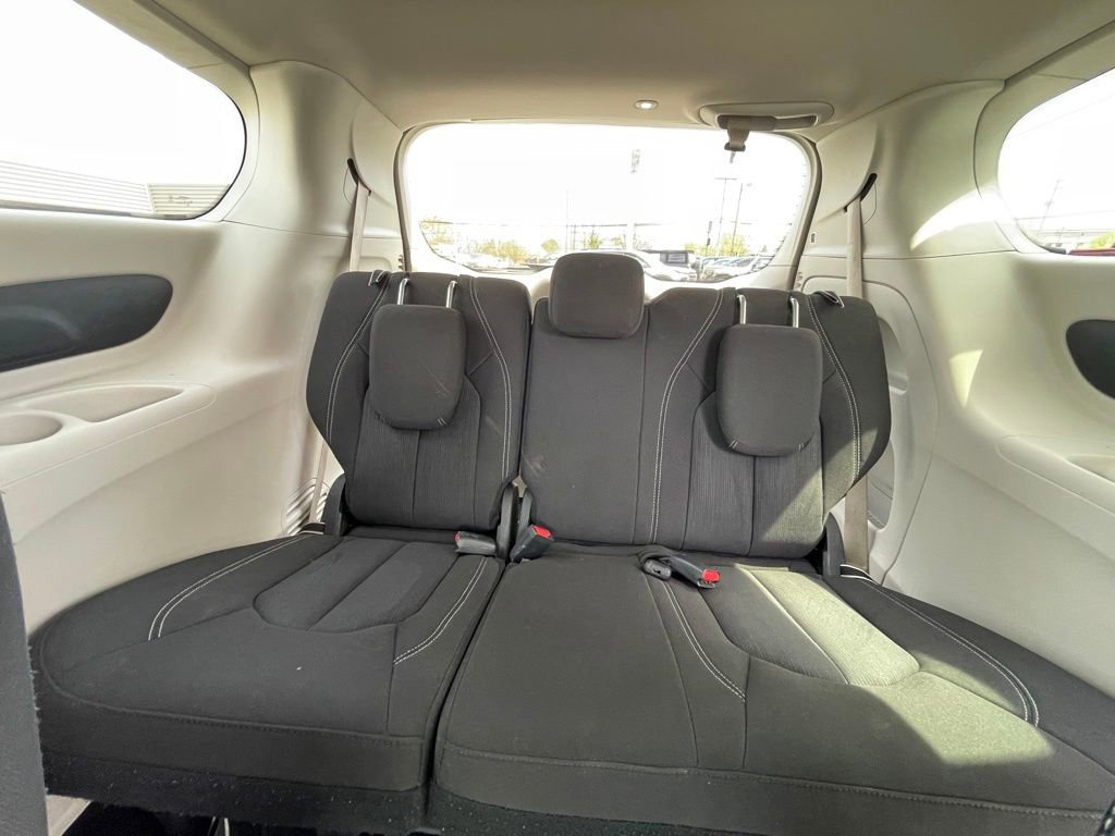 Used 2023 Chrysler Voyager LX image 19