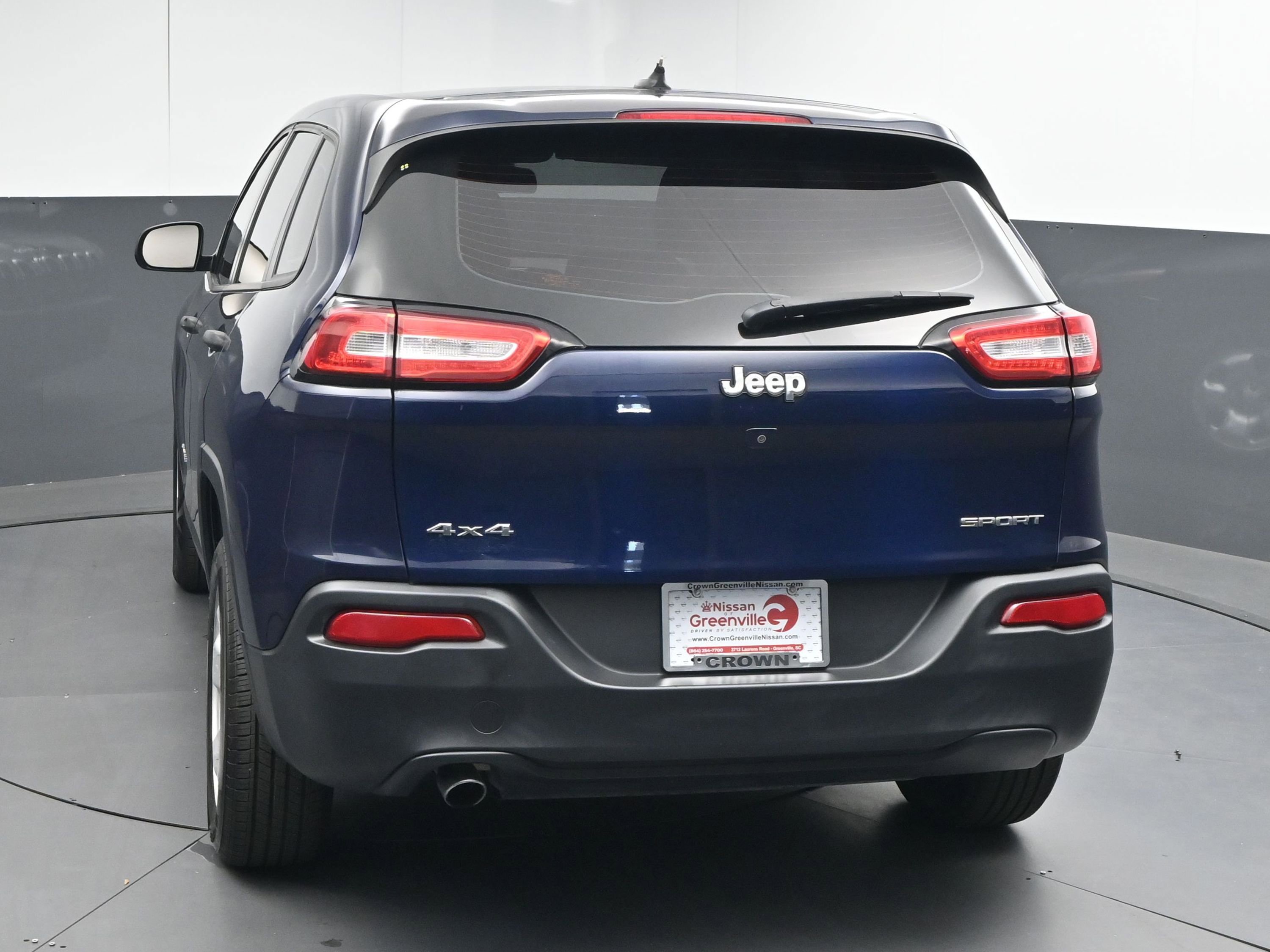 Used 2016 Jeep Cherokee Sport image 7