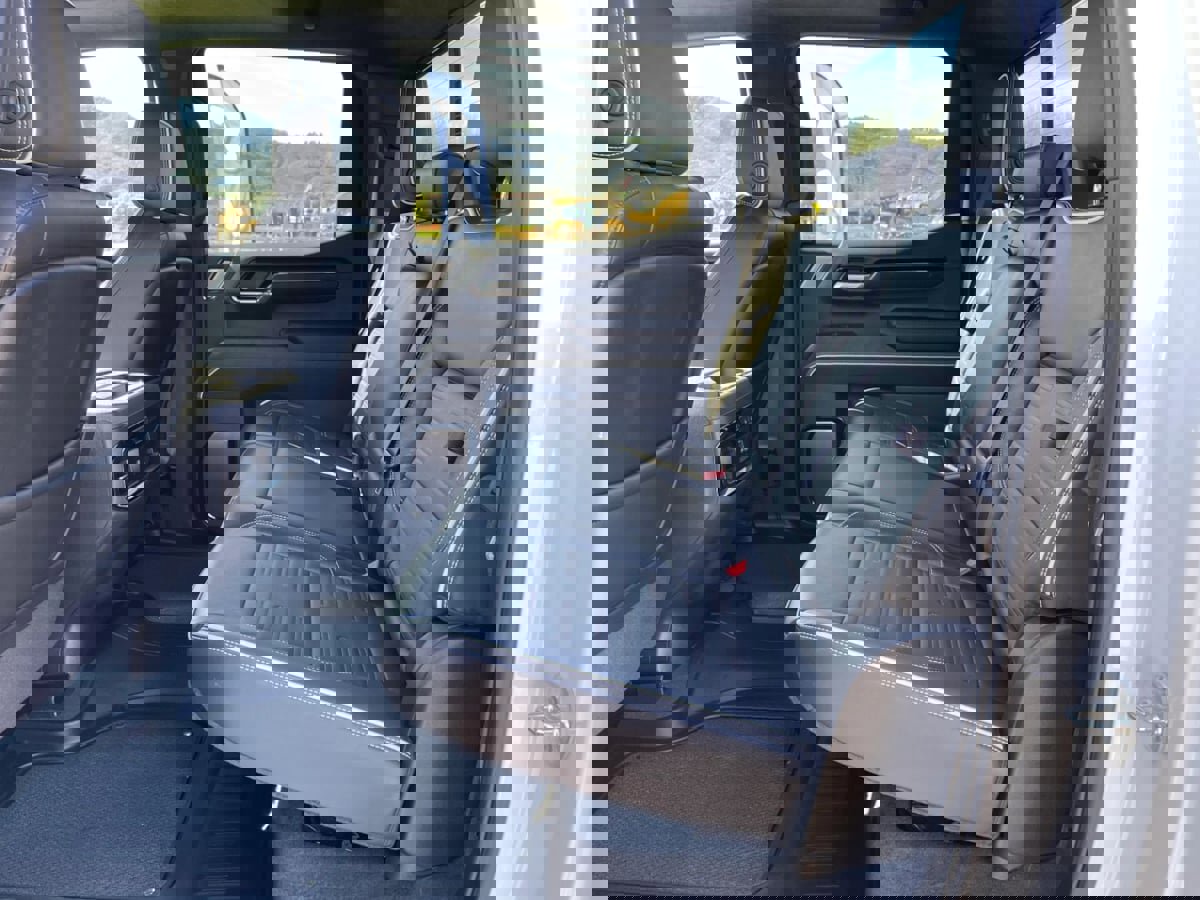 Used 2025 GMC Sierra 1500 AT4X image 15
