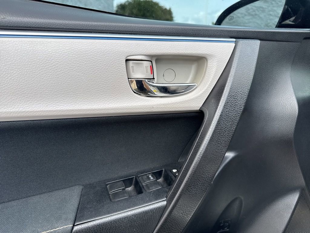 Used 2014 Toyota Corolla LE FWD image 9