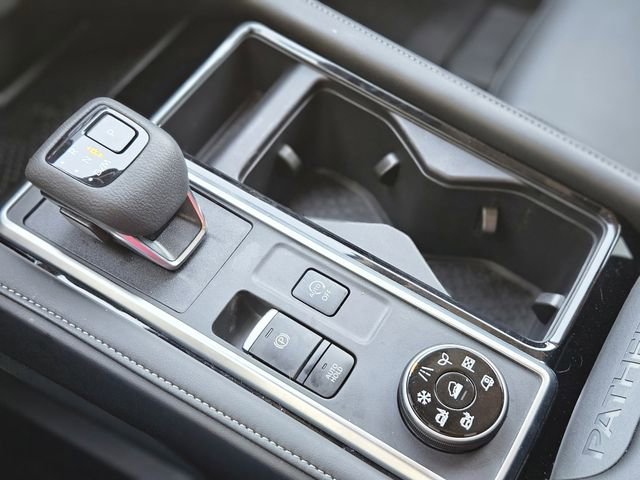 Certified 2025 Nissan Pathfinder SL image 26