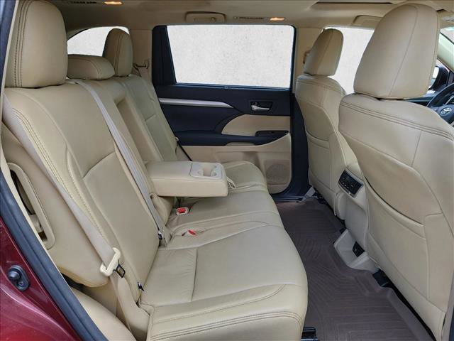Used 2015 Toyota Highlander XLE AWD/4WD image 16