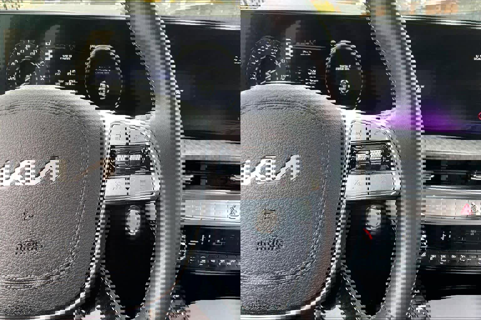 Used 2024 Kia Telluride SX Prestige w/ Towing Package image 21