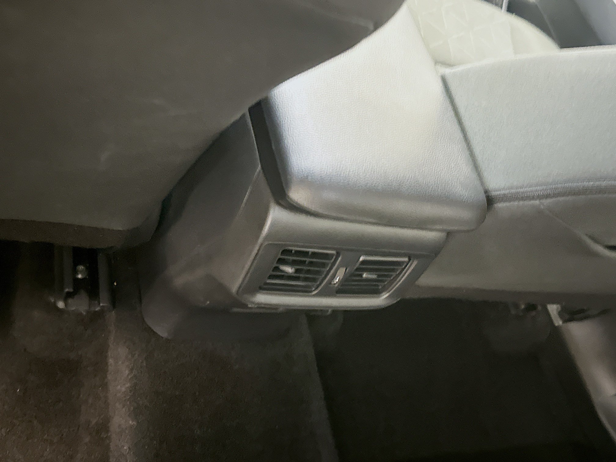 Used 2025 Toyota RAV4 XLE AWD/4WD image 28