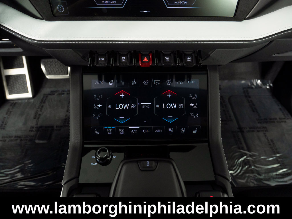 Used 2025 Lamborghini Urus SE AWD/4WD image 22