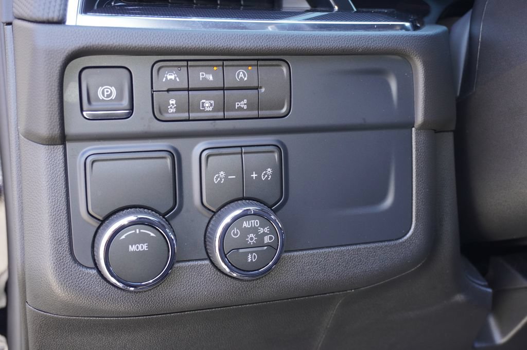 Used 2026 Chevrolet Suburban RST RWD image 16