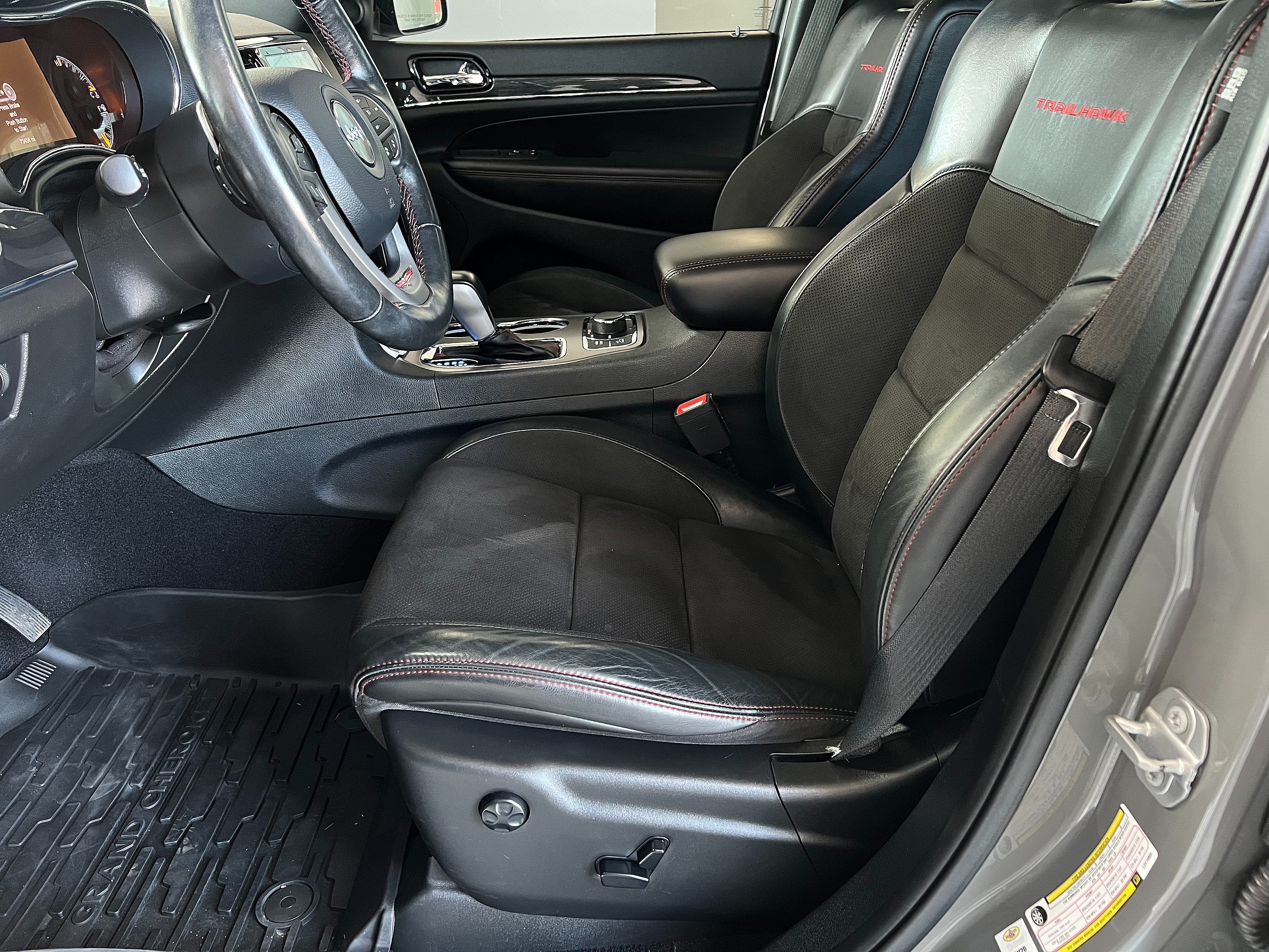 Used 2020 Jeep Grand Cherokee Trailhawk w/ Premium Lighting Group AWD/4WD image 10