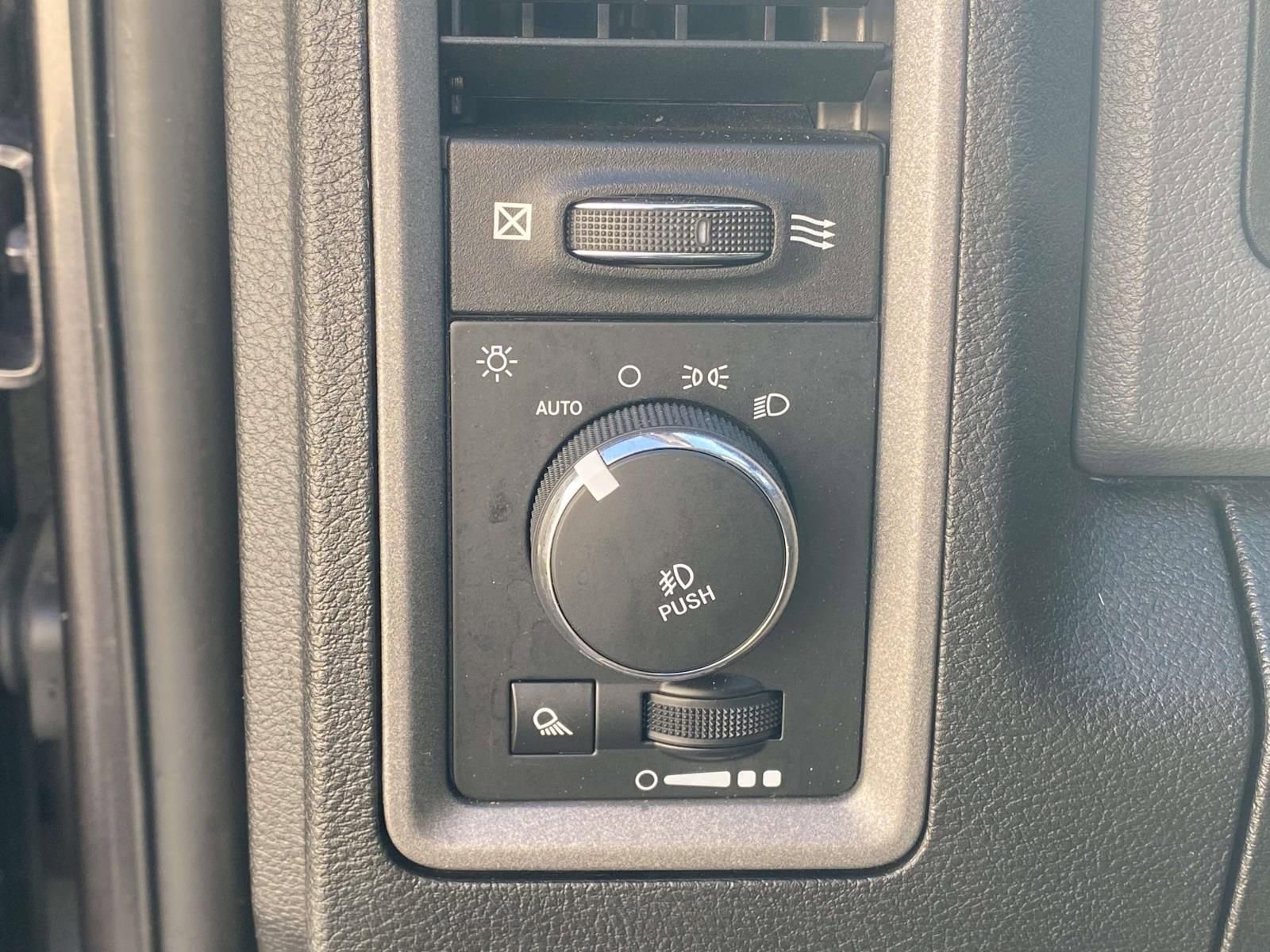Used 2019 RAM 1500 Express w/ Express Value Package AWD/4WD image 19