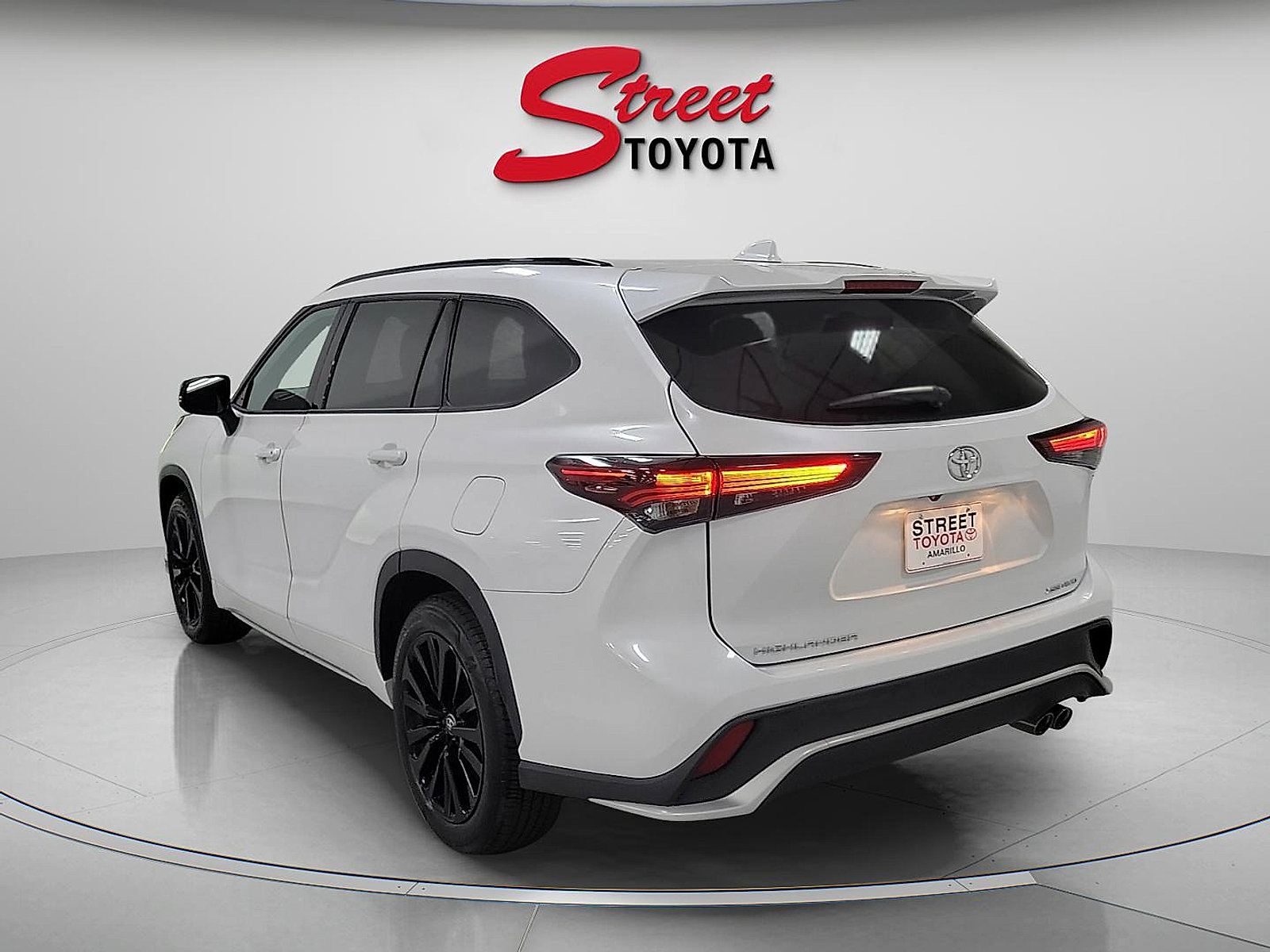 Certified 2025 Toyota Highlander XSE AWD/4WD image 2