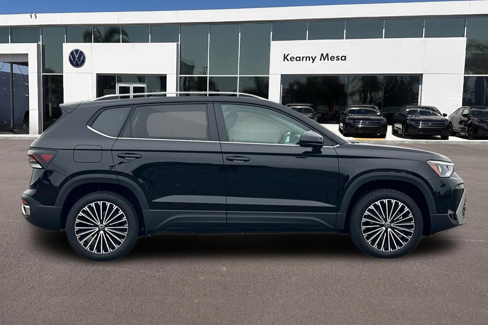 New 2026 Volkswagen Taos SE FWD image 3