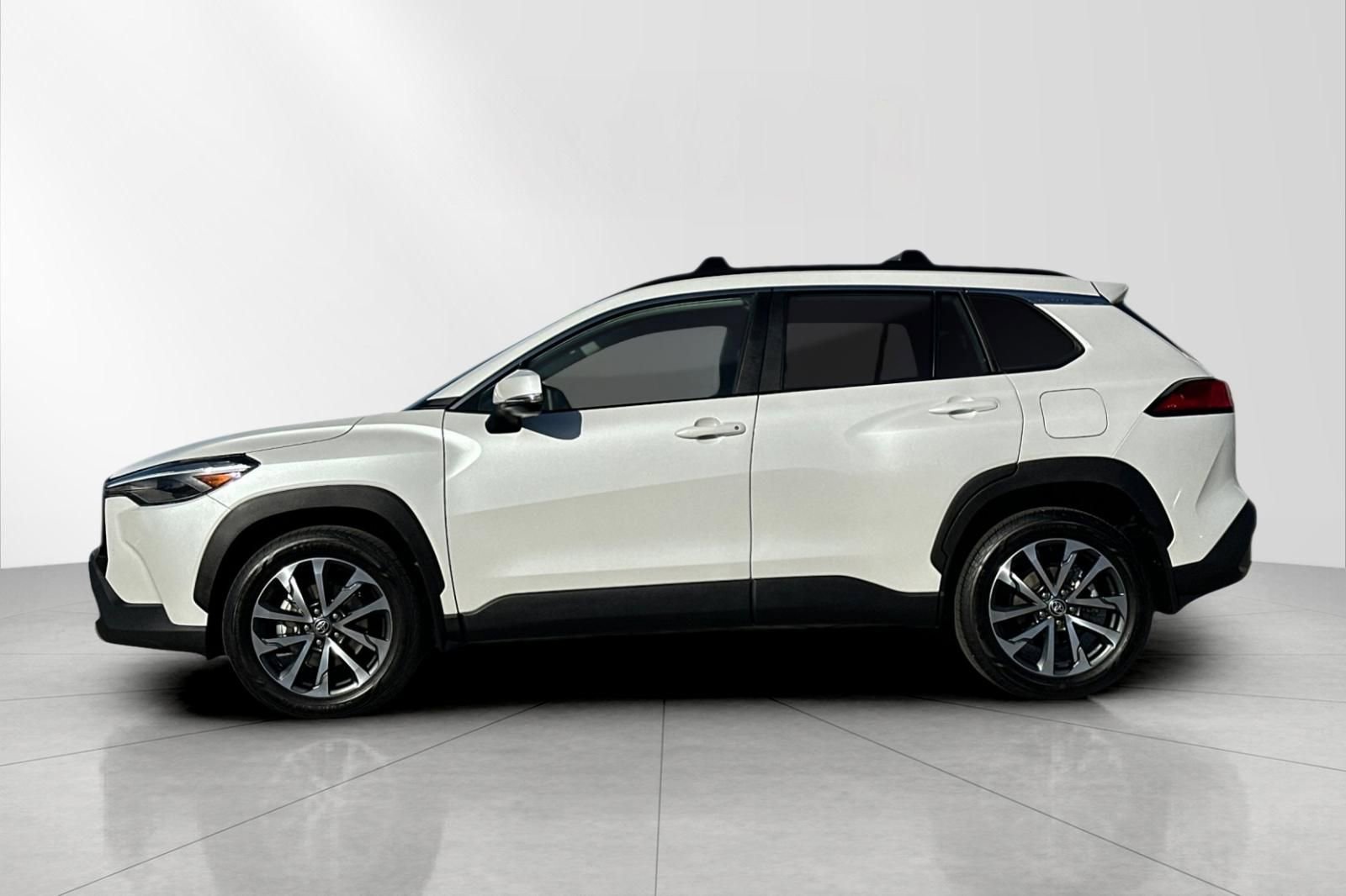 Used 2022 Toyota Corolla Cross XLE image 7