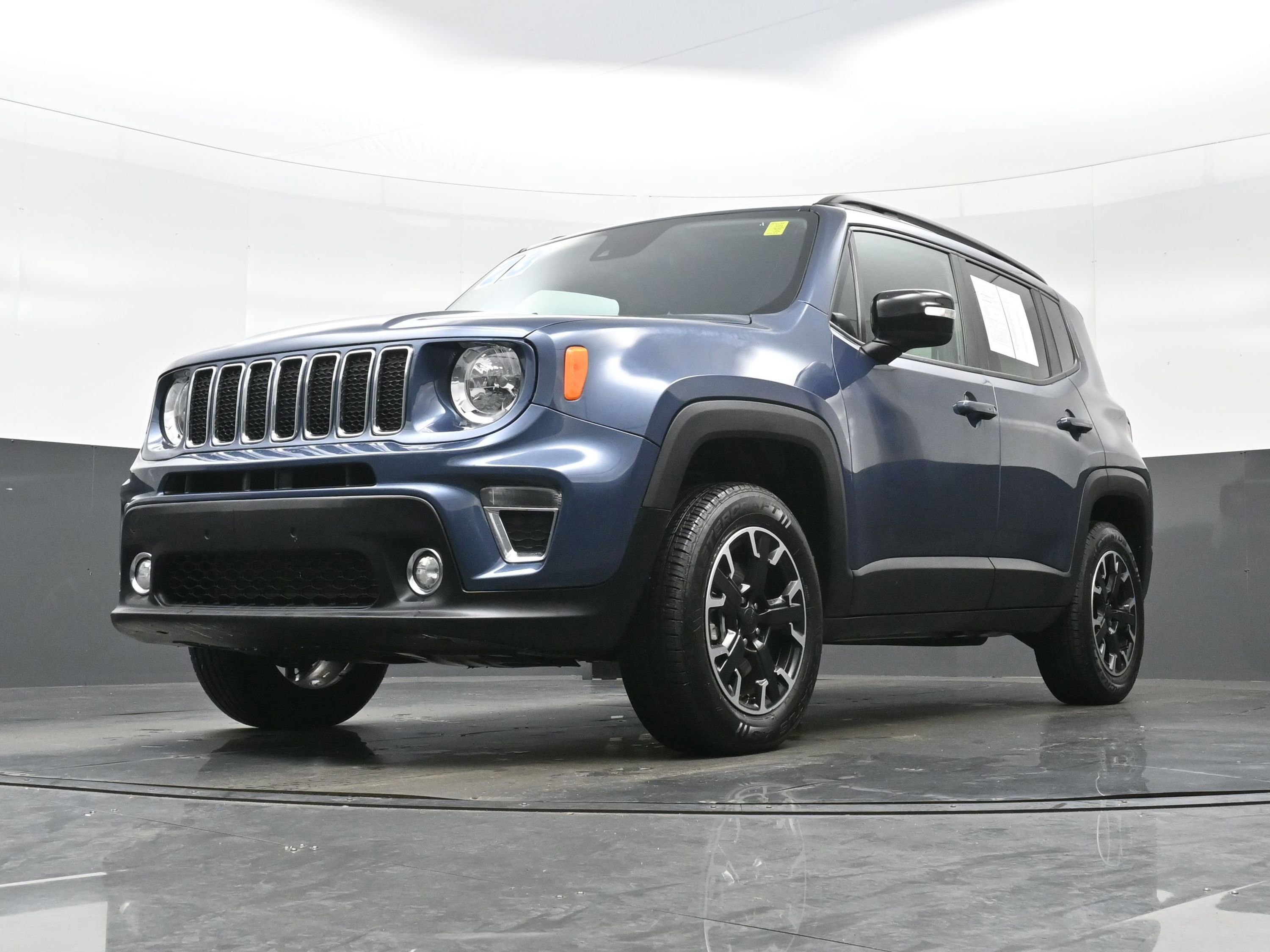 Used 2023 Jeep Renegade Latitude AWD/4WD image 24