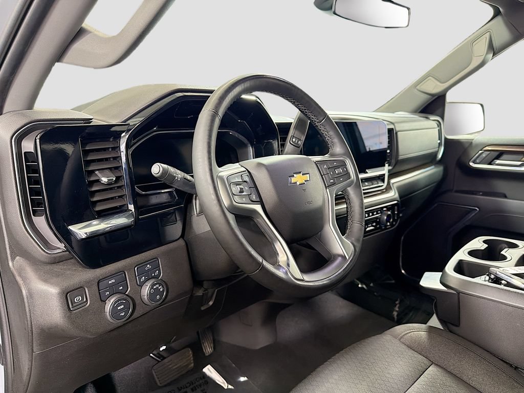 Used 2024 Chevrolet Silverado 1500 LT AWD/4WD image 11